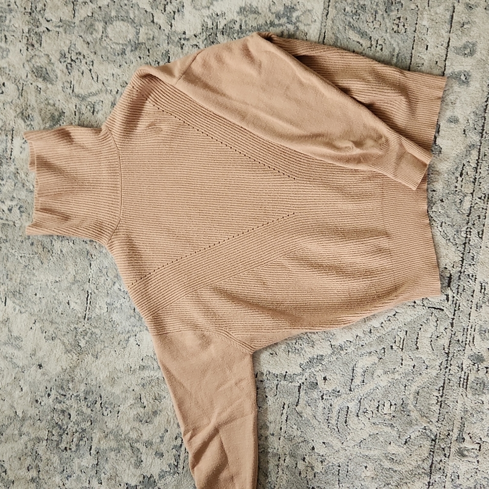 Baige knit turtle kneck sweater